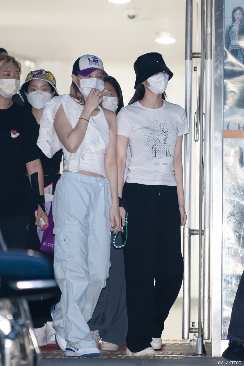 galactico131's tweet photo. 220807 있지 콘서트 

#twice #트와이스 
#미나 #사나 #나연 #다현 #정연 #지효 #모모 https://t.co/SBM2uAkzz8