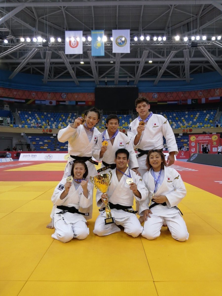 keijisuzuki594's tweet photo. アジア柔道選手権大会団体戦優勝
これが団体戦。
みんなが1人のために、1人がみんなのために
見ていて泣けてきました。
凄いチームです。凄い選手達です。
誇らしい選手です。
選手、コーチ、スタッフの皆さん、お疲れ様でした。
行けなくて申し訳ない。
日本で待ってます。 https://t.co/XBlrd0QcjC