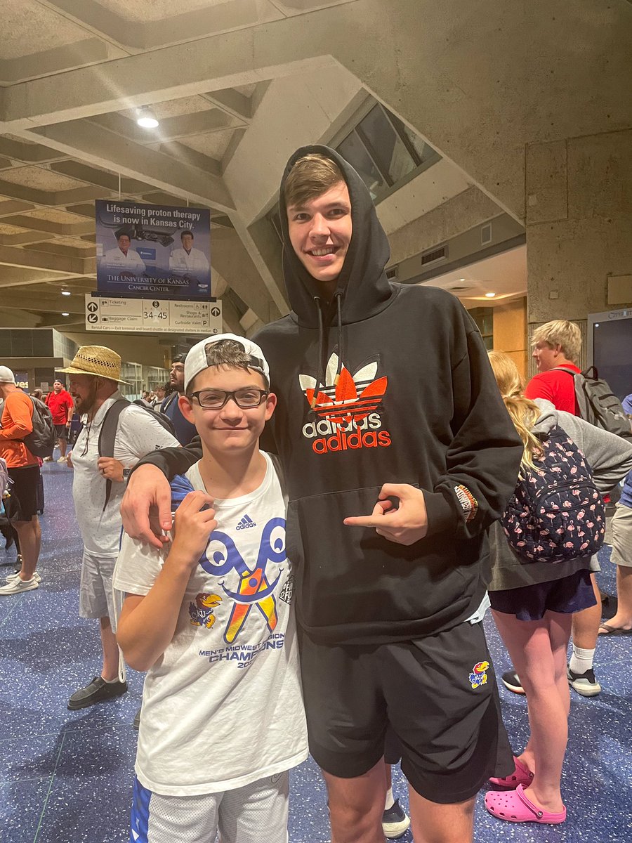 Thank you to <a href="/BIGZTEXAS/">Zachary Clemence</a> for being so kind and taking a pic with my son. This 12 yo’s smile was ear to ear. You’ve got a fan in him for life. Not to mention he couldn’t have planned what shirt he wore any better. Best of luck this year #RockChalk