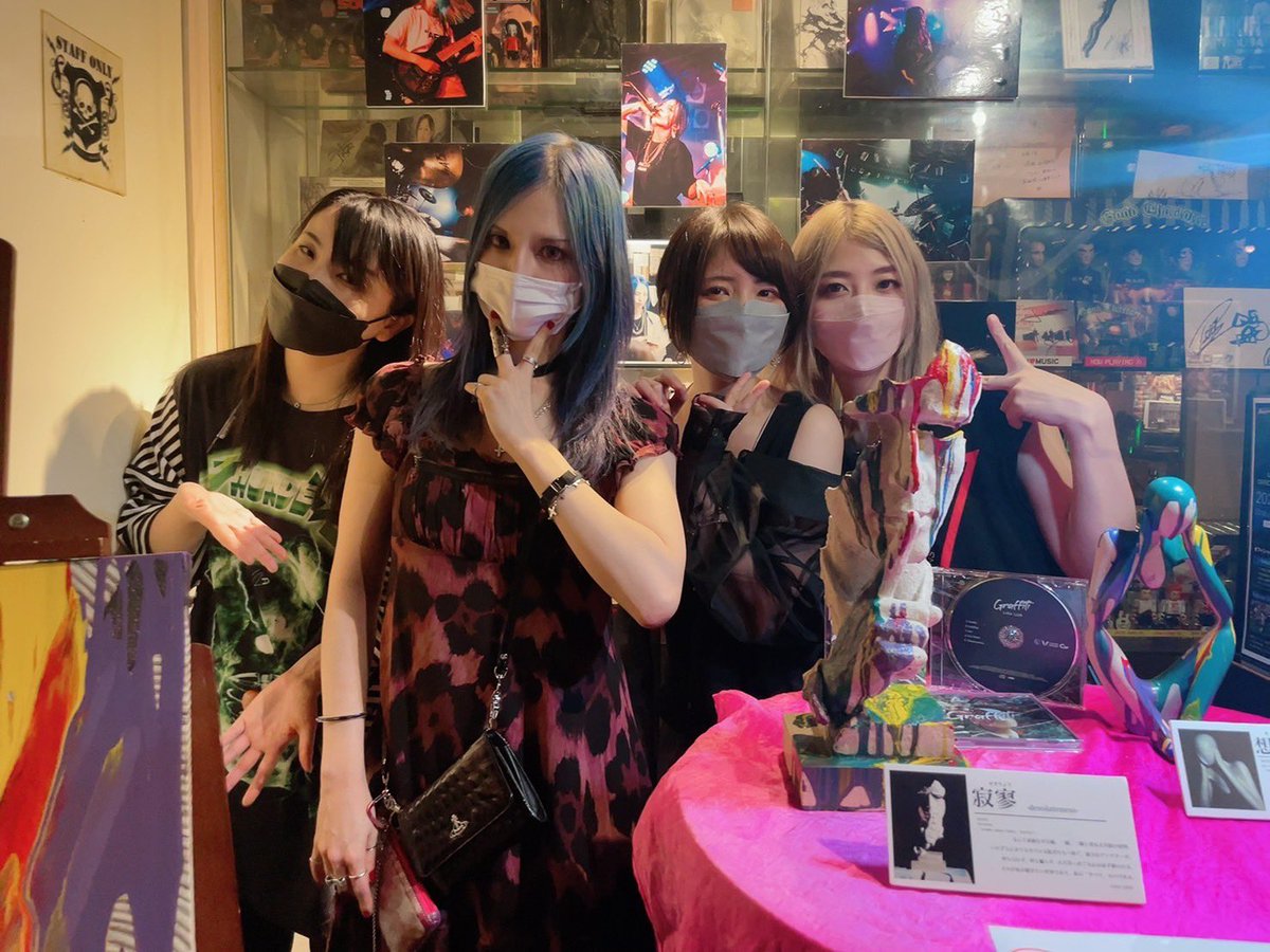 erk_gxrx9's tweet photo. ROCKAHOLIC-Shibuya- ã«ãŠãTOUR AFTER PARTY&LILLY BIRTHDAY PARTYãè¶ãããã ããã¿ãªããŸããããšãããããŸããïŒïŒ
ãããããLittle LilithãããããïŒïŒ
#LittleLilith
#TourGraffiti
#ããèª2022 https://t.co/Fobk62QfBY