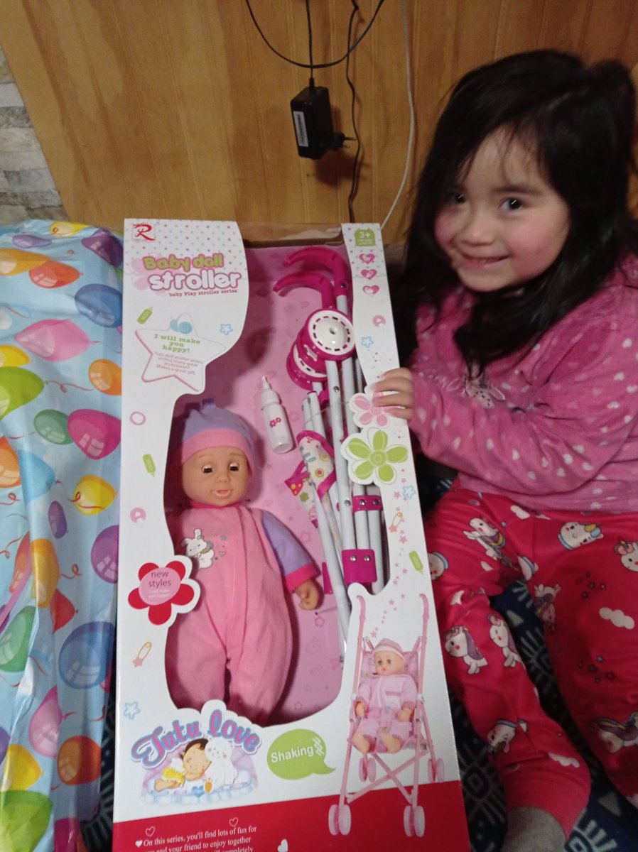 Juanbrigada2016's tweet photo. #alerta feliz día a todo los niños  .feliz día Constanza .desde las 7 de la mañana esperando su regalo . bendiciones https://t.co/U9L0h9fgW7