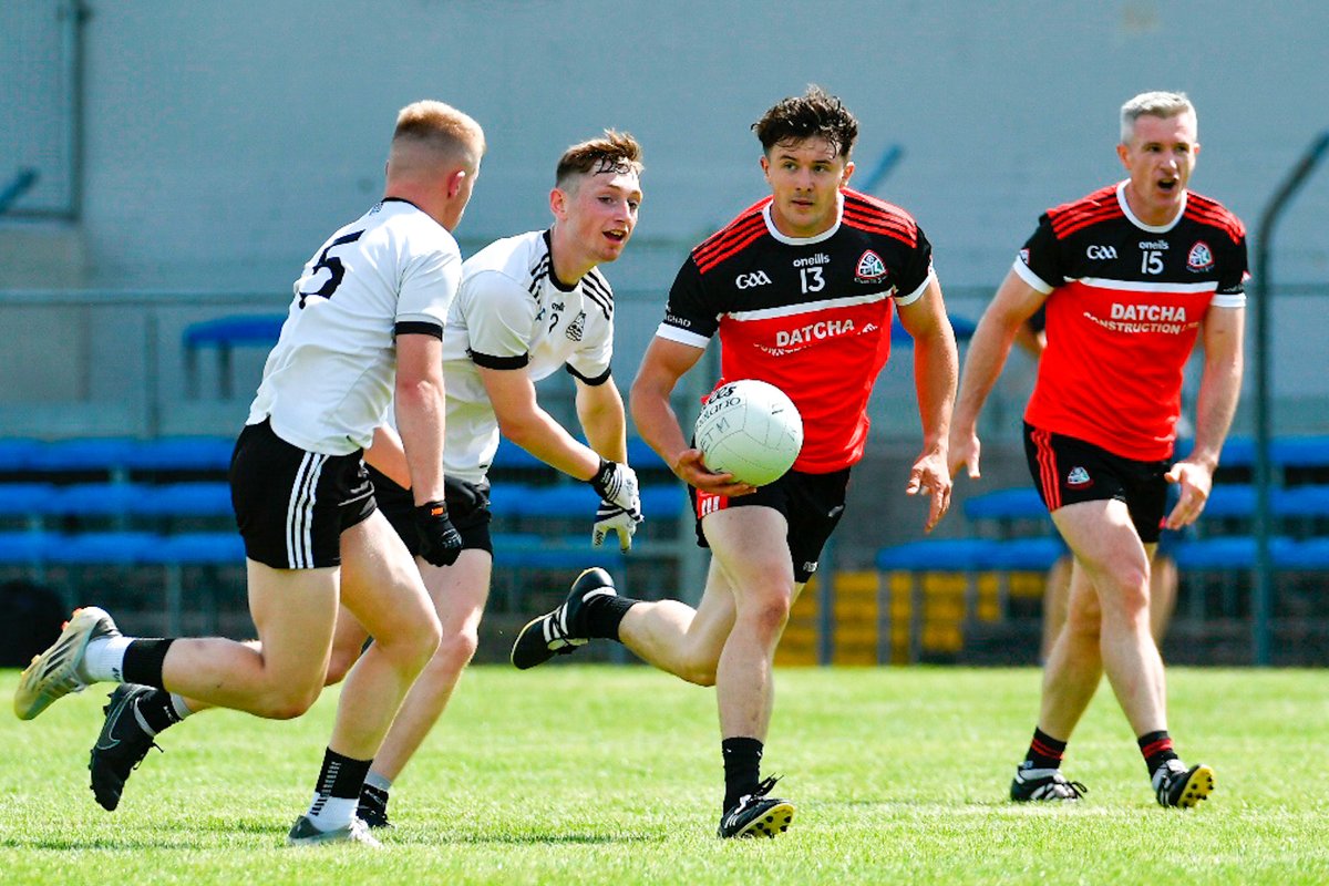 ClareChampion's tweet photo. ⁦@ClondegadF⁩ carry a 2-5 to 1-5 lead into the break against ⁦@inisdiomainpeil⁩ in the Senior Football Championship Round 1 in Cusack Park thanks to a brace of goals by Podge McMahon. https://t.co/o5VnnyZz86
