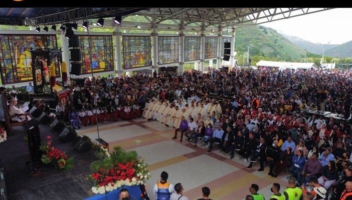#06Ago Junto al Gob. <a href="/FreddyBernal/">Freddy Bernal</a> y miles de feligreses asistimos a la Misa por los 412 años del Cristo del Rostro Sereno en el Santuario del Santo Cristo de La Grita, en donde oramos por el #Tachira y pedimos la fuerza y sabiduría para continuar la labor por nuestro pueblo