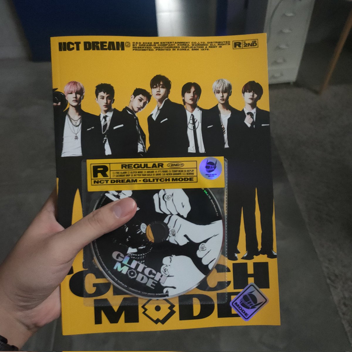 kkoongie_taemin's tweet photo. I finall got my Glitch Mode album from my friend who ordered from @busancartph

Dumating nang wasak yung CD. Wala ka talagang ka kwenta kwentang seller @busancartph. Nag bayad kami nang maaga at maayos, tapos packaging mo walang kwenta, nasira CD.

#BCARTPHFeedbacks https://t.co/LHkIHHTWxA