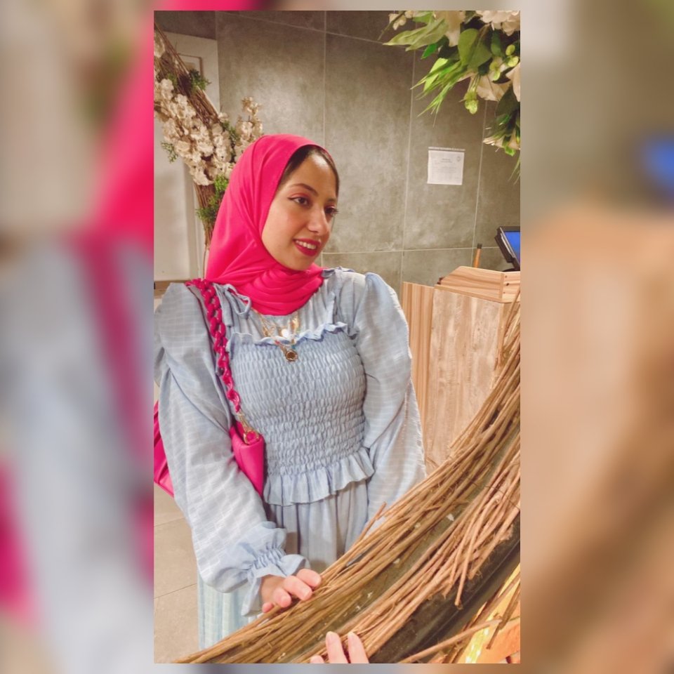 وَرَغمَ قَسوة العَالمِ الذي نَعيشَ فيهِ رَجوتُ الله ألَّا يَنزعَ مِنِّي الرحمةَ واللُطفَ وألَّا يَتغيرَ قَلبي💙