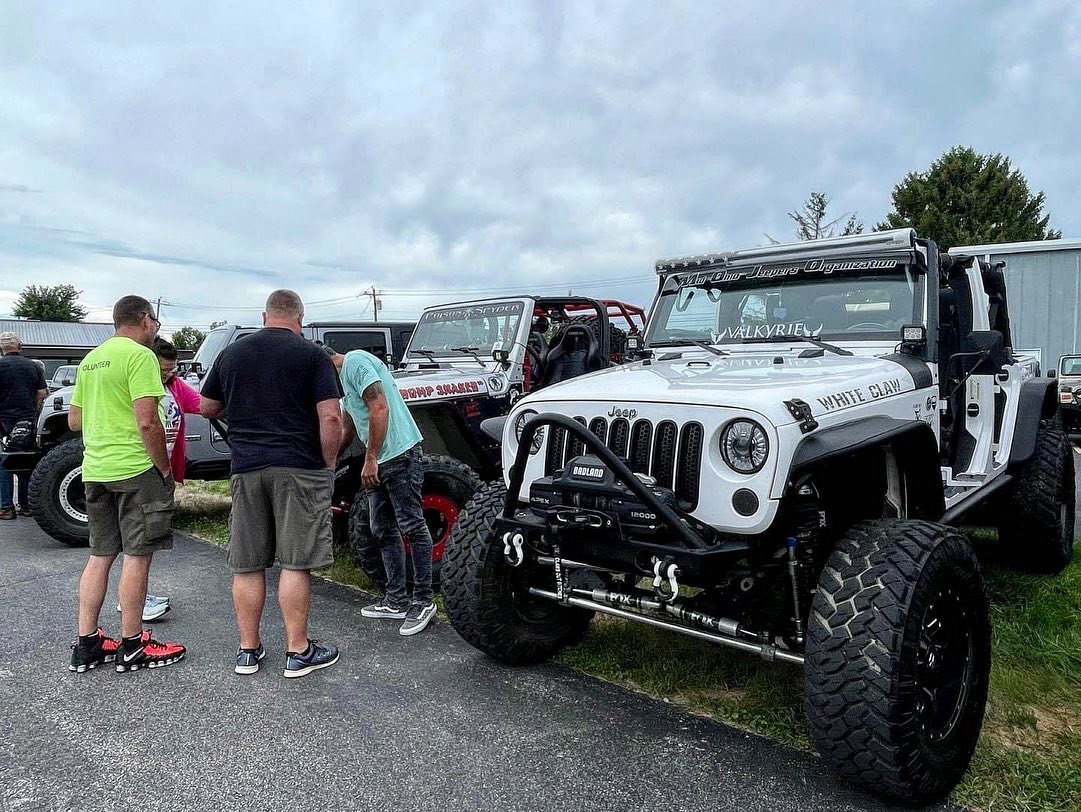 Quadratec's tweet photo. What an amazing Jeeps and Java at @trailquestinc this weekend! We had 155 Jeeps in attendance and almost 200 people. We passed out a ton of free donuts and coffee as well as raffle prices. Thanks everyone who came out! Stay tuned for the next one 💪 #jeepsandjava #quadratec https://t.co/C0xBkFgJqv