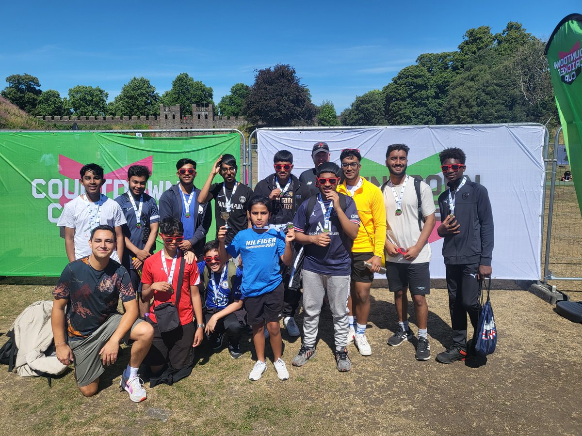bmesportswansea's tweet photo. Thank you @CricketWales 
@rhodcricedcoach @KeriChahal @MarkFrostsport 
Beautiful  day for the young people  @eystwales represented swansea 
@garethgovier 
@Sport_CCS @sportwales 
#swansea #eyst22 https://t.co/xEClyDWojA