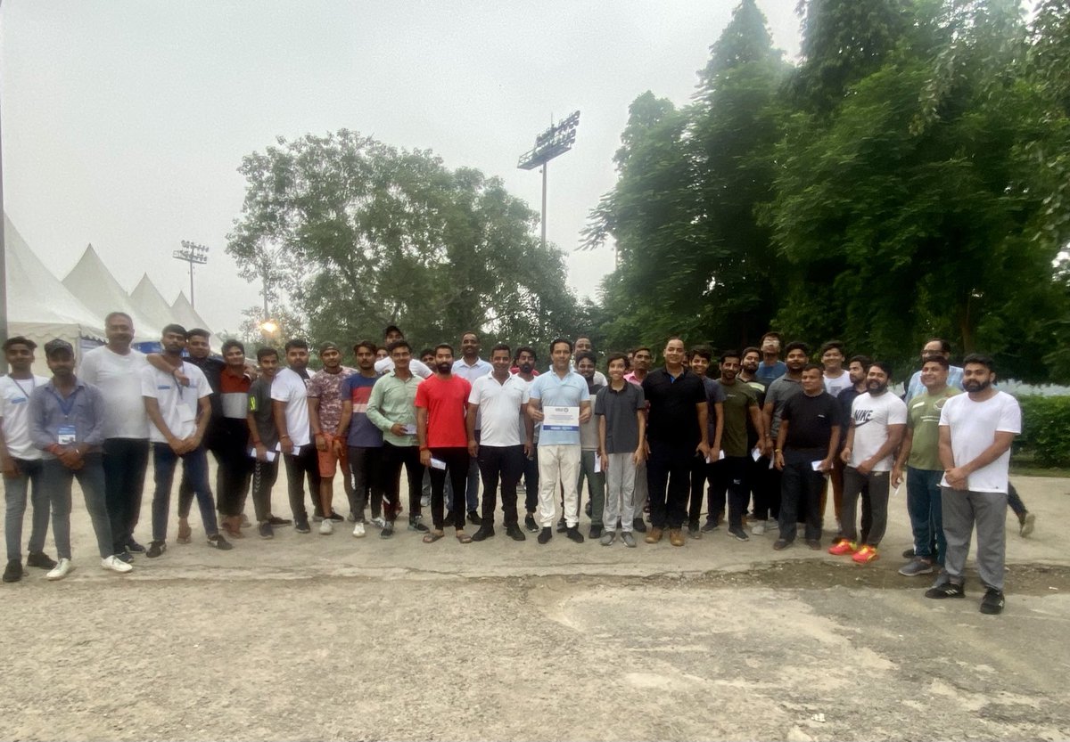 RajeevBhati15's tweet photo. आज सुबह  #plankathon प्रोग्राम मे 50 युवा कार्यकर्ताओं को जवाहर लाल स्टेडीयम में लेकर गया। दीदी ⁦@M_Lekhi⁩ जी केंद्रीय मंत्री भारत सरकार द्वारा  बजाज अल्लीयंज  ने ये गिनिस बुक ओफ़ वर्ल्ड रेकर्ड  का प्रोग्राम रखा।⁦@siddharthanbjp⁩ https://t.co/hCM1GGHL0v