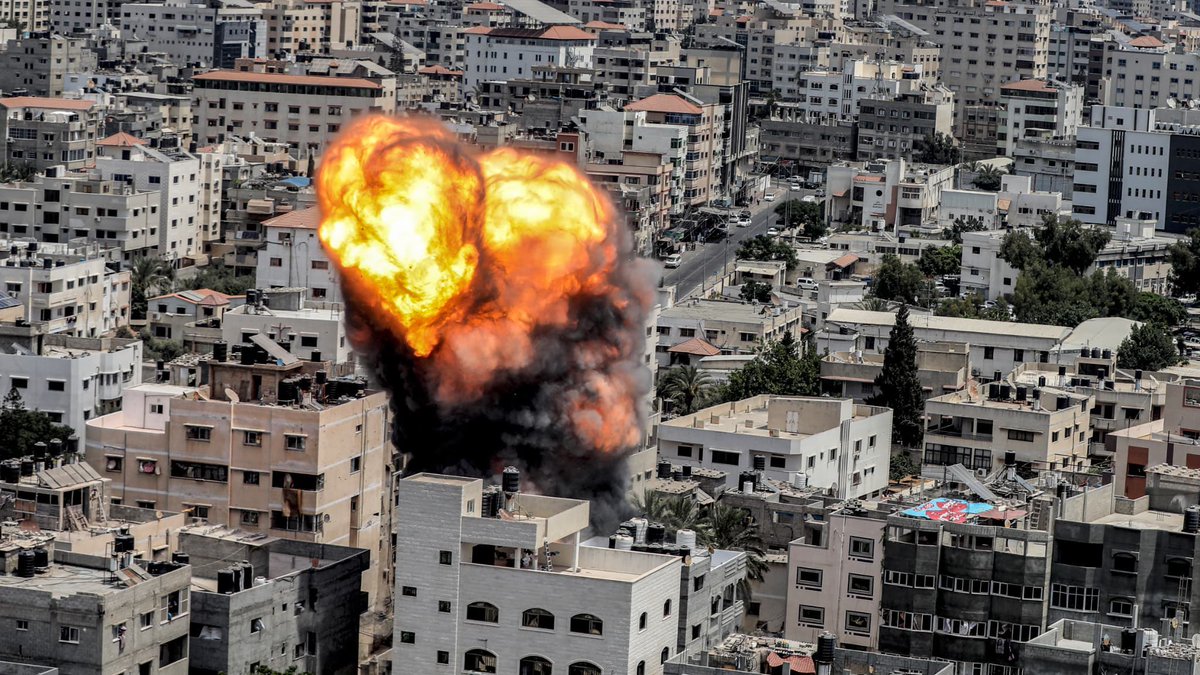 LouisBoyard's tweet photo. L’attaque Israélienne aura fait 28 morts, dont 6 enfants à #Gaza.

La France n’a pas condamné cette attaque. Pourquoi ?

Car ceux qui refusaient de parler d’#apartheid hier sont les silencieux d’aujourd’hui.

La #Palestine brûle et, comme pour cautionner, ils regardent ailleurs. https://t.co/dYfzSoEgbG