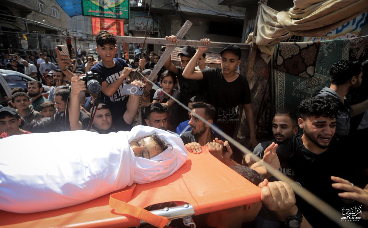 EyeonPalestine's tweet photo. 🇵🇸#Palestine | The funeral of the children Ahmad and Momen Al-Nerab who were killed in an Israeli airstrike on the Jabalia refugee camp, north of #Gaza , yesterday. 7.8.2022 https://t.co/8K6sMwRVOF