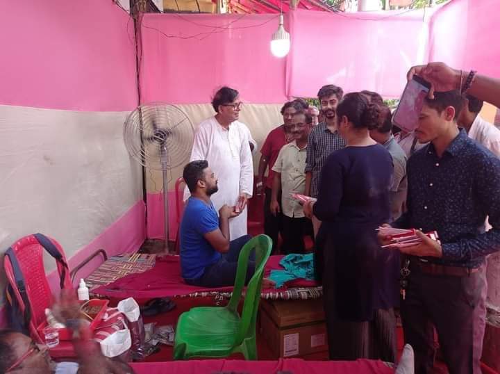 TweetMitro's tweet photo. CPI(M) WB state secretary @salimdotcomrade visited a #BloodDonation camp organized by party's youth wing #DYFI at Bhawanipore, Kolkata today. 
#BloodMates https://t.co/OQOoDKHVRQ