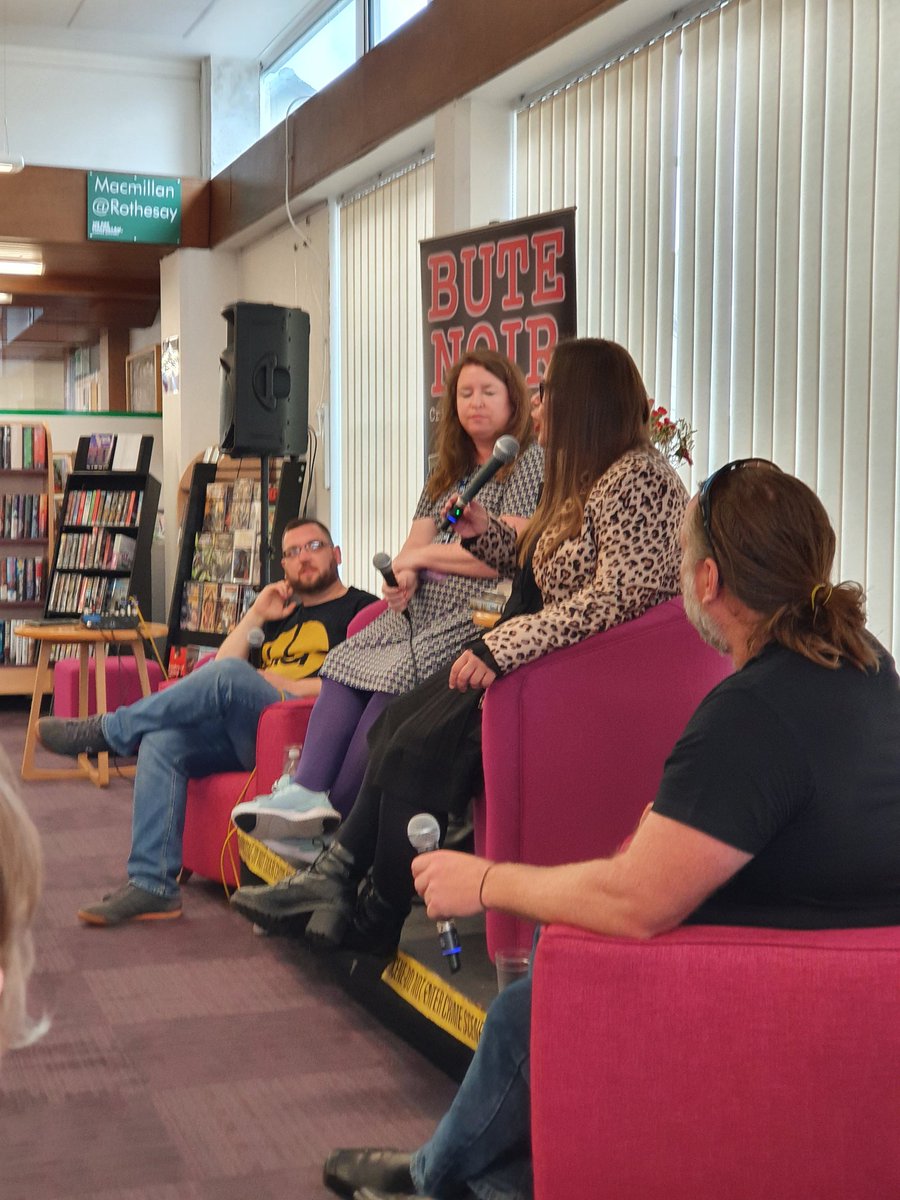 nholten40's tweet photo. The fabulous @craigsisterson doing his thing with @LucaVeste @SJIHolliday @FionaAnnCummins
Amazing!!
@ButeNoir #saturdaypanel https://t.co/9zQRUHaVFl