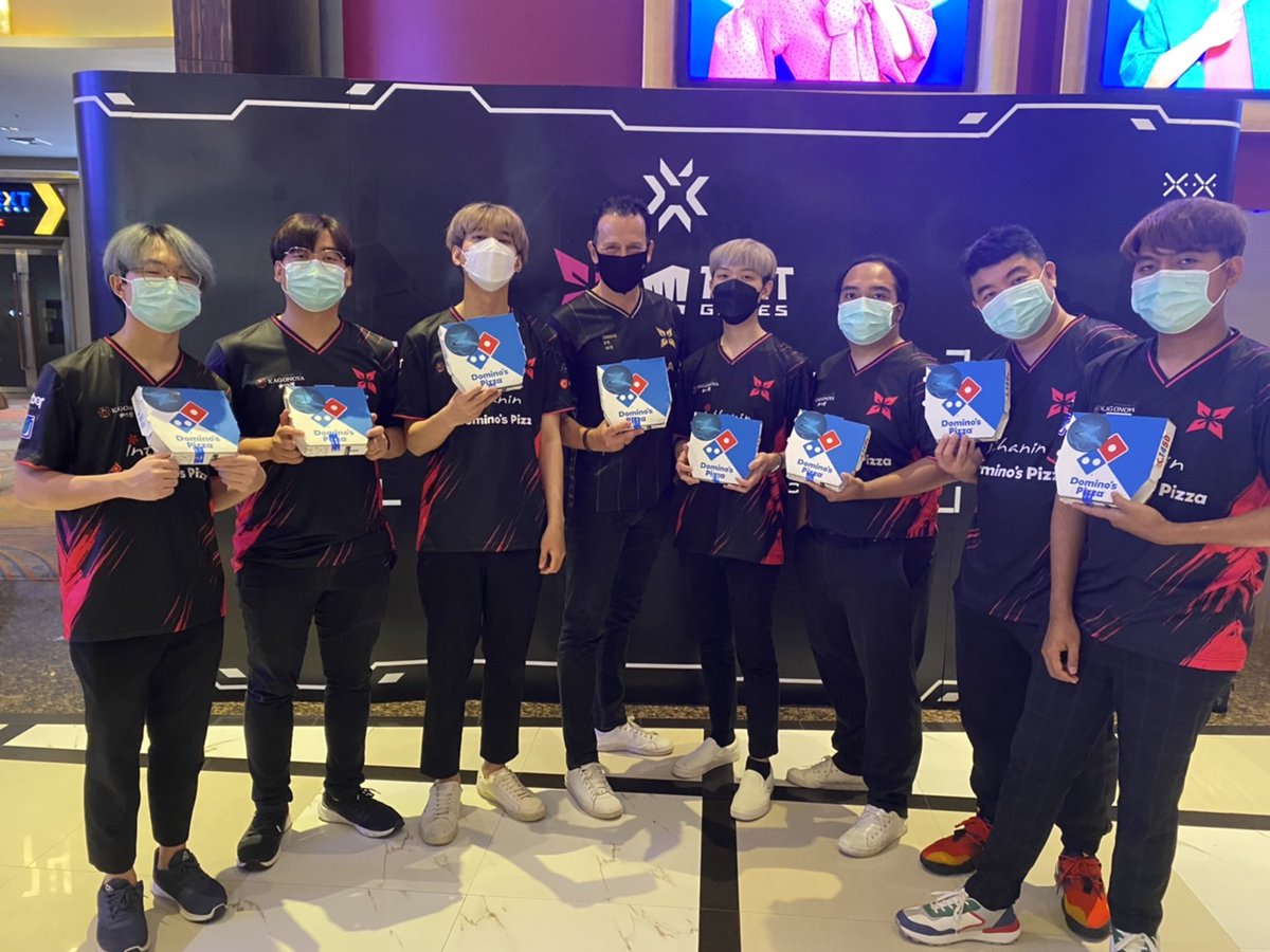 MarcusLuer's tweet photo. Having fun our Team at the M&amp;G event. @XERXIAESPORTS

Thanks @dominos 🙏

#WatchWithXia
#xerxia
#valorant
#lcqapac https://t.co/IZSV837EL5