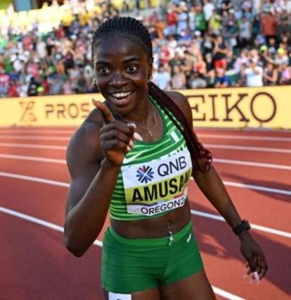 YorubaNationCH's tweet photo. Tobi Amusan strikes again... her thunder just struck for the second time. It is Gold 🥇 for this daughter of Yorubaland. She just set a new commonwealth Games record at 12.29 seconds. Amusan is a national gem for the Yoruba Nation. https://t.co/1zrA9q2hZw