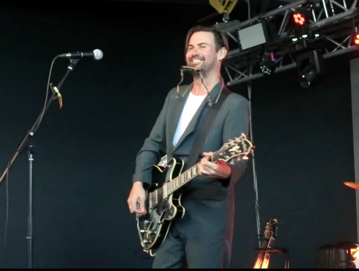 Sharnee606's tweet photo. Sunday afternoon gig watching @philjamieson play some of his new solo album. Such an amazing album and was awesome to see the new tracks live 💕 https://t.co/AvlZfGQmQz
