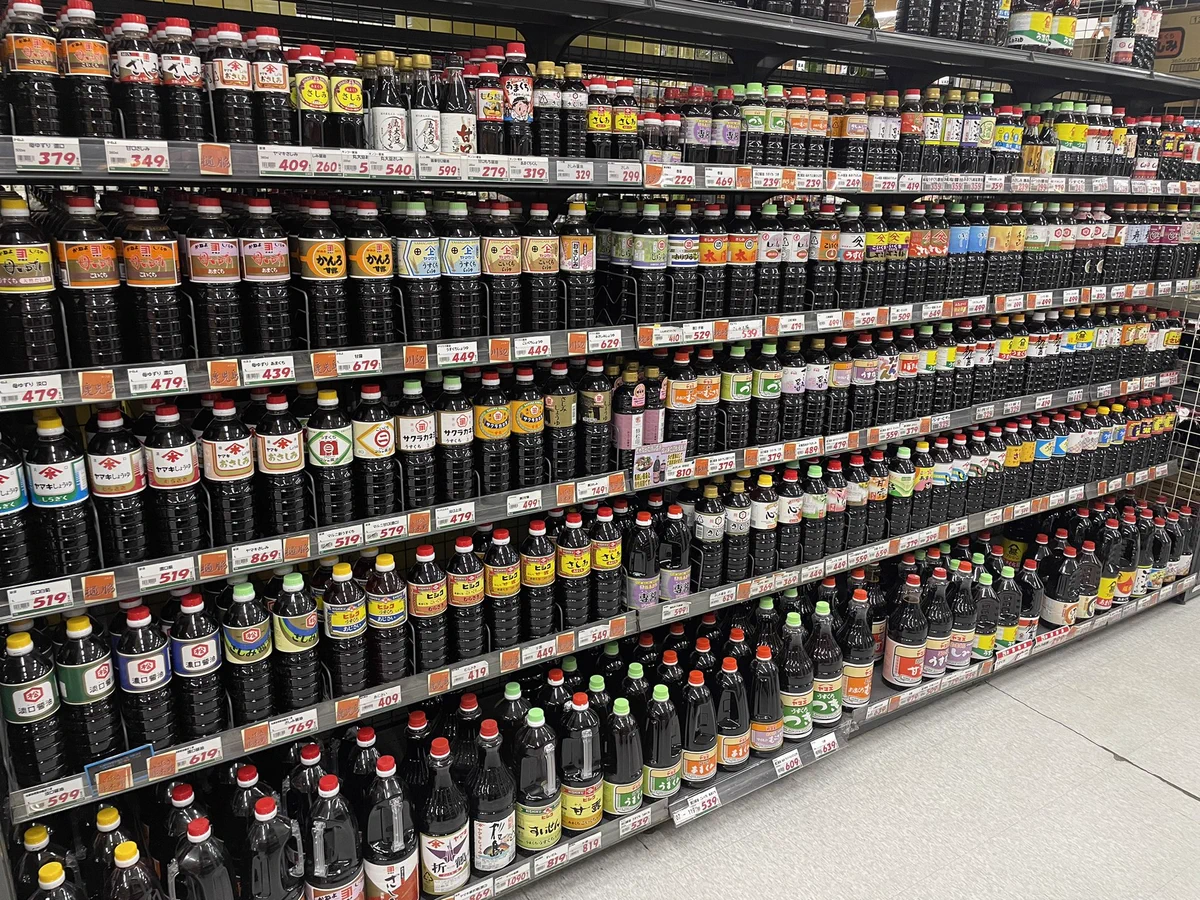 鹿児島のスーパー【A-Z】の醤油の品揃えがすごいと話題！こんなにあると選べないｗ