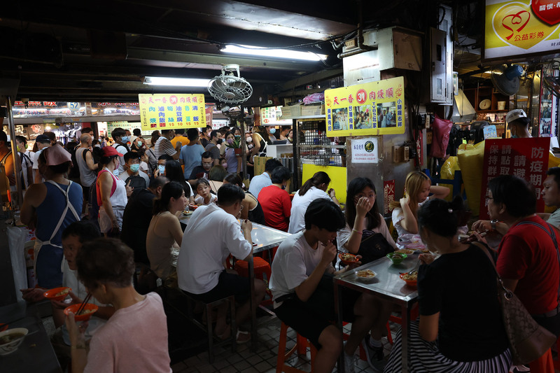 [PHOTO] The first week of August in Taiwan: Aug. 1 Indigenous Peoples Day celebrations in Kaohsiung / #baseball #U12WorldCup in Tainan / hot air balloon fest in Taitung / diners at Keelung's #nightmarket (Photo: Kaohsiung City government/CNA)
focustaiwan.tw/photos