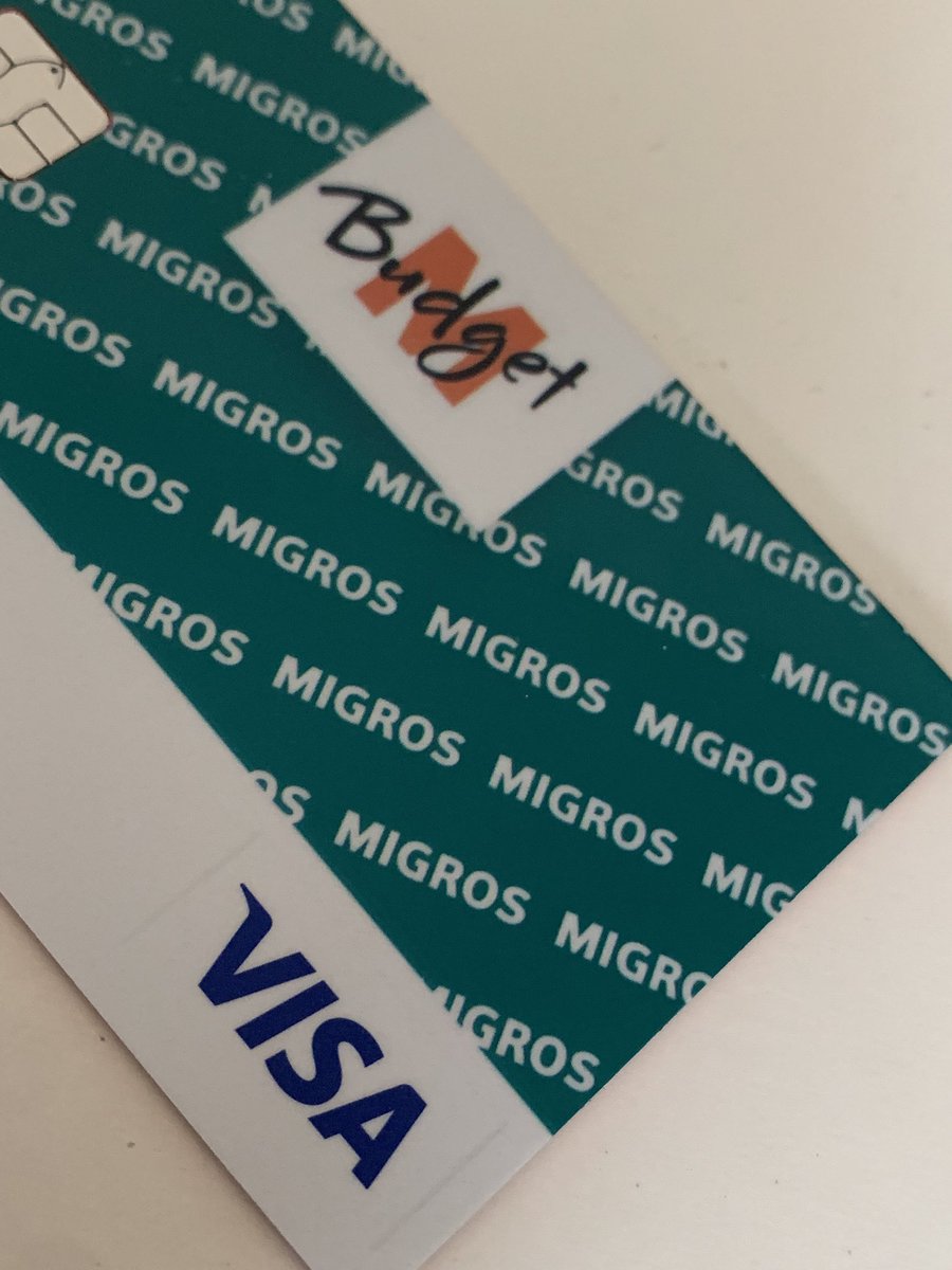 Xavier83's tweet photo. Et ben… @migros vos nouvelles cartes cumulus sont tellement mal imprimées @migrosbank 😂 le logo visa à un contour-cartouche visible et le vert #mbudget est tout faux 😂😂🙈 c’est la loose lol #branding https://t.co/dKVsfJ3eZy