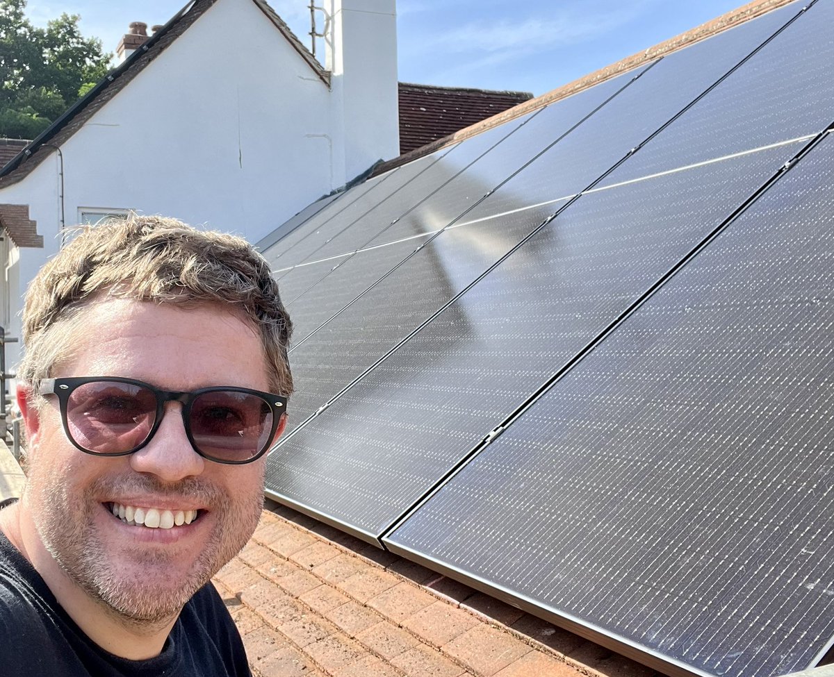 WestNorfolkRob's tweet photo. So glad I took the decision back in April to go solar! Now installed! The article in todays @thetimes shows the years to recoup costs will plummet October (if you can find any stock https://t.co/4ngD3OKVrh) Thanks to @TheSolarShed 🐧 ☀️ #SolarSurge https://t.co/2w3GFvtiQ8