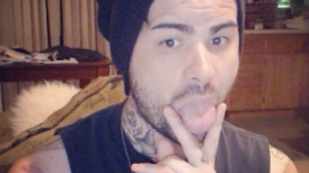 every time there’s a show like tinder swindler or the most hated man on the internet, all the woman are like “he was so captivating, so charismatic” and then the man is this