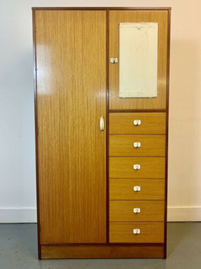 ONLY £395-00 ITS A BARGAIN SIMPLE IN STYLE MY CHOICE THIS SUNDAY #ANTIQUE #ANTIQUEWARDROBE