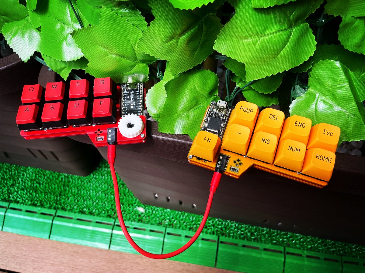 Title: 夏野菜的
Keyboard: DogTag
Switch: BSUN 赤軸
Keycap: 赤黒プリン & 黄色2色整形
#KEEB_PD #KEEB_PD_R108 #自作キーボード #DogTagMacroPad