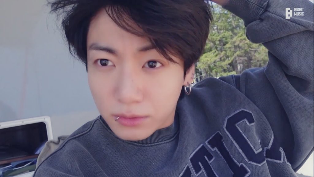 liskookloops's tweet image. vloggers liskook