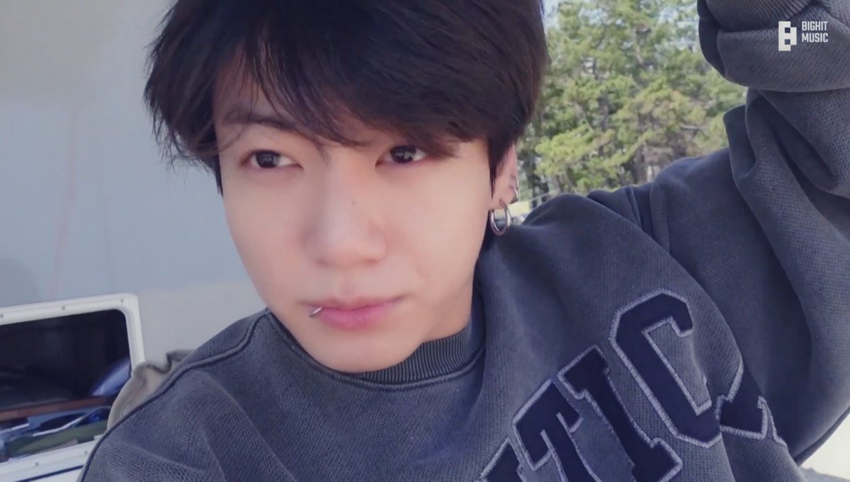 liskookloops's tweet image. vloggers liskook