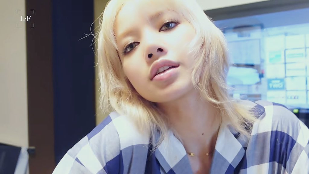 liskookloops's tweet image. vloggers liskook