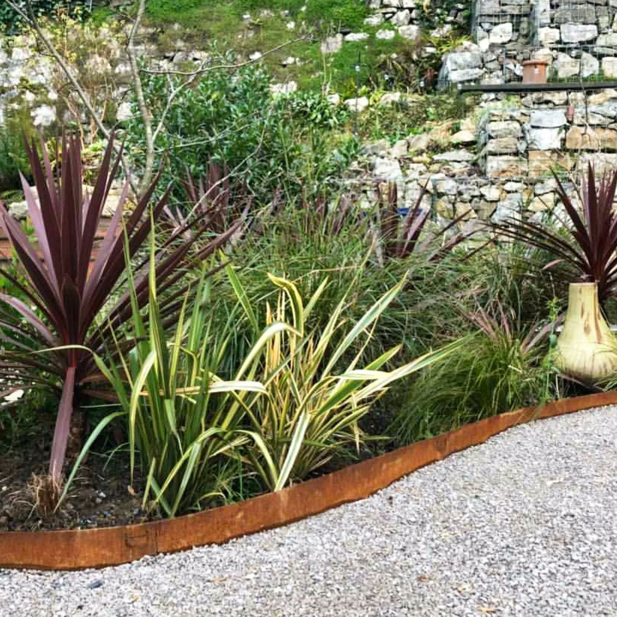 bpsbuildit's tweet image. GARDEN EDGING the CORE EDGE way... a flexible steel edging with a galvanised zinc coating for your landscaping project which is suitable for edging lawns, borders, patios, pathways, and driveways. 
▶️ bit.ly/3JANzpF  

#landscapes #gardenedging #coreedge #edging #steel