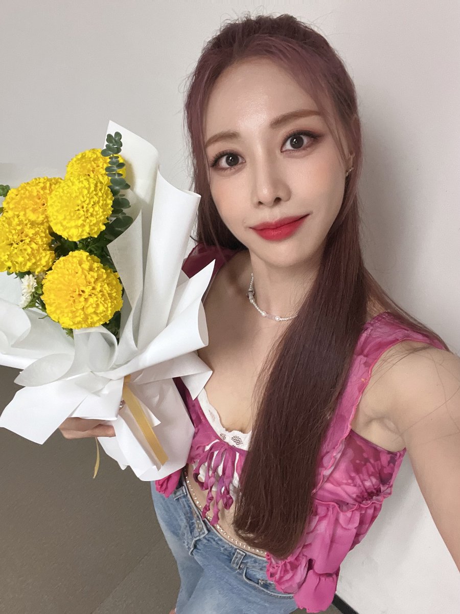 BraveGirls's tweet photo. [📷]

꿉꿉한 일요일도 산뜻한 은지의 오에오와 함께♡
인기가요 본방사수로 응원해 준 Fearless들 언제나 고맙습니다🔥

#브레이브걸스 #BraveGirls #은지 #EUNJI
#오에오 #OEHO https://t.co/AeQCNTze1h