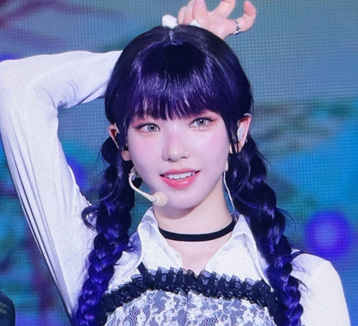 intoKarin's tweet photo. #aespa 
#KARINA #카리나 ’s DETAIL ̇༚

She's cute like an elf .  ̥⁺⋆ ﾟ🧝‍♀️ https://t.co/NemEApMae8