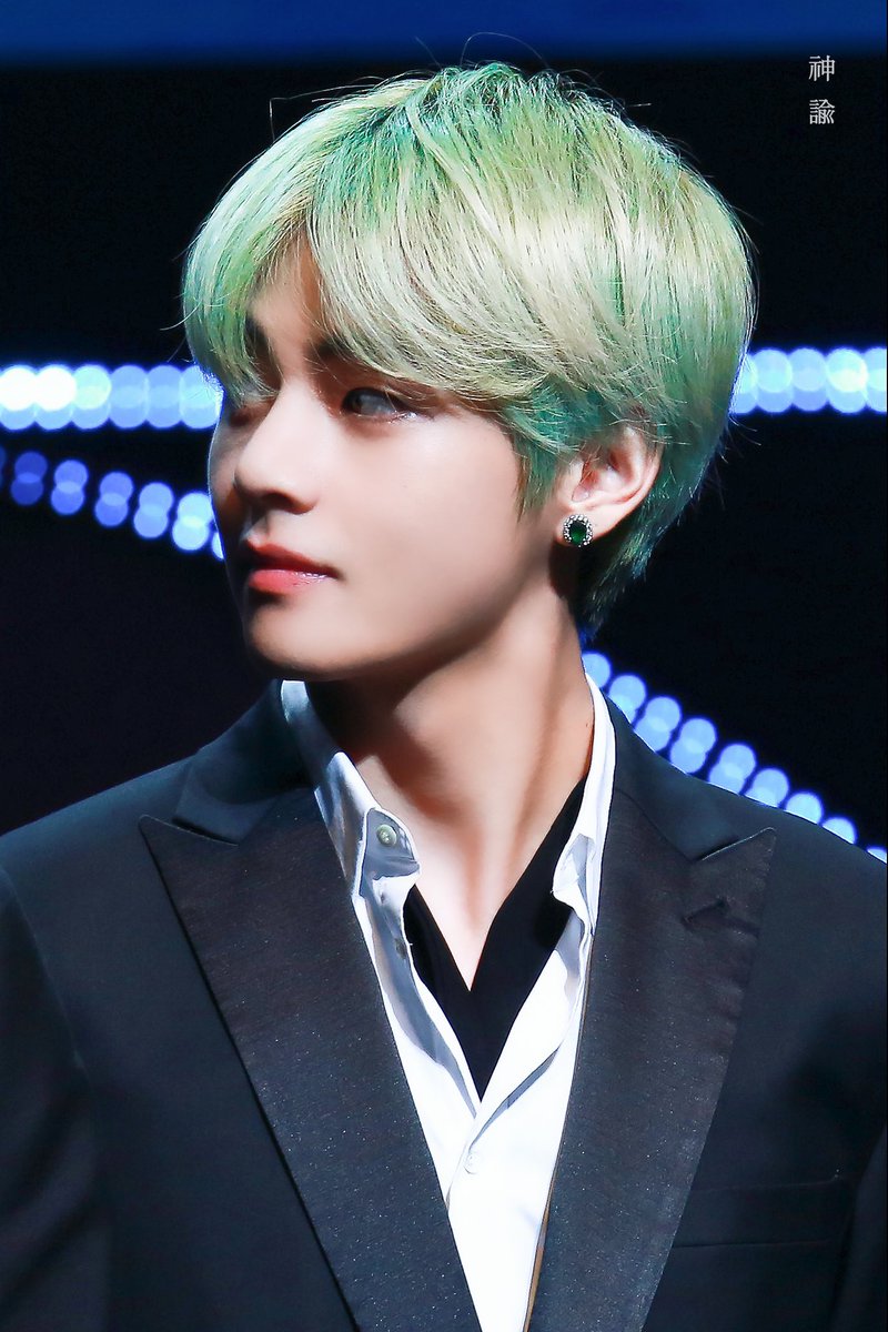 aintyourdadd's tweet photo. ️️
Aura bahagia dan suka cita lantas menyeruak menyelimuti seluruh atmosfer dimana kedua insan kini saling terikat dalam sebuah pernikahan. Jaehyung kemudian tolehkan kepala kemana sang puan pewara berada, menganggukkan kepala; mempersilahkan sang puan untuk melanjutkan.
ㅤ https://t.co/nrVcQ6uQme