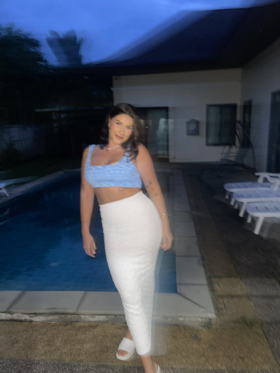 M O N 🍒 tweet media