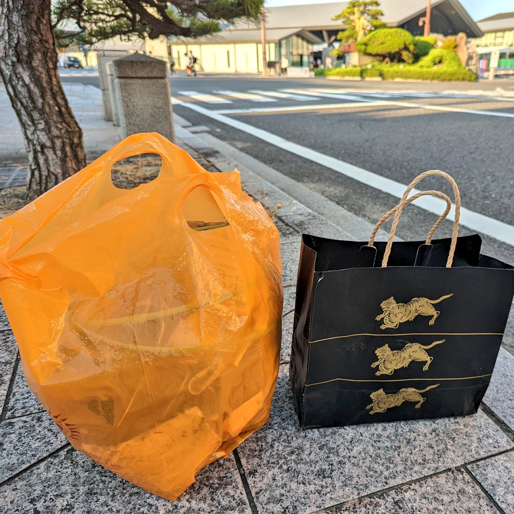 chuboht's tweet photo. 宇宙人,無事帰還しました。うがい・手洗い完了。タバコの吸殻多いです。/ポイ捨てしない,ゴミ拾いを行うにご理解・ご協力御願いいたします。#SDGs #ゴミ拾い #trashtag #地球を綺麗に #オンラインゴミ拾い #宇宙人 #週末宇宙人 #ゴミ拾い #ごみを拾おう #TwitterForGoodDay https://t.co/0Pl2Xtgwfm