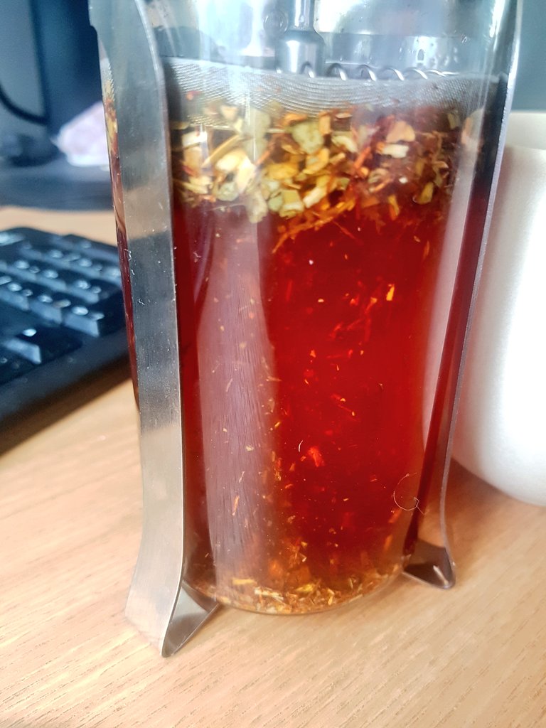 RavensLilies's tweet photo. 🖤🌿 Rogue's Blend 🌿🖤
Enticing and sly scent, might even stealthy steal your heart...
#FridayTea @FridayTea #Rogue #ttrpg https://t.co/gtNYsFr9Rt