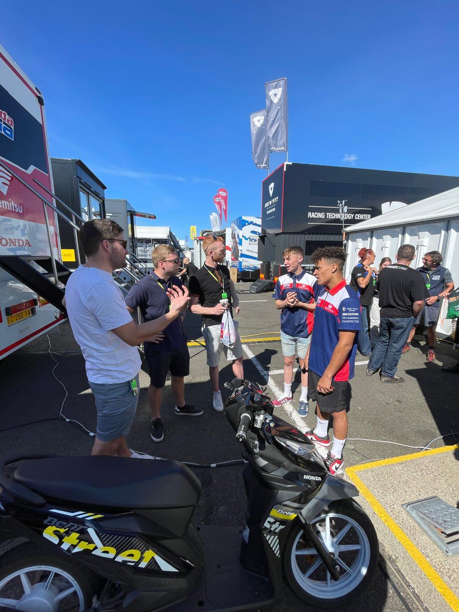 It’s a weekend full of unbelievable moments! 🏅

Huge thanks to <a href="/Ed_Clancy/">Ed Clancy OBE</a>, <a href="/Philip_hindes/">Philip Hindes</a> and <a href="/CallumSkinner/">Callum Skinner</a> for dropping by to see us ahead of the #BritishGP 🇬🇧 #MotoGP