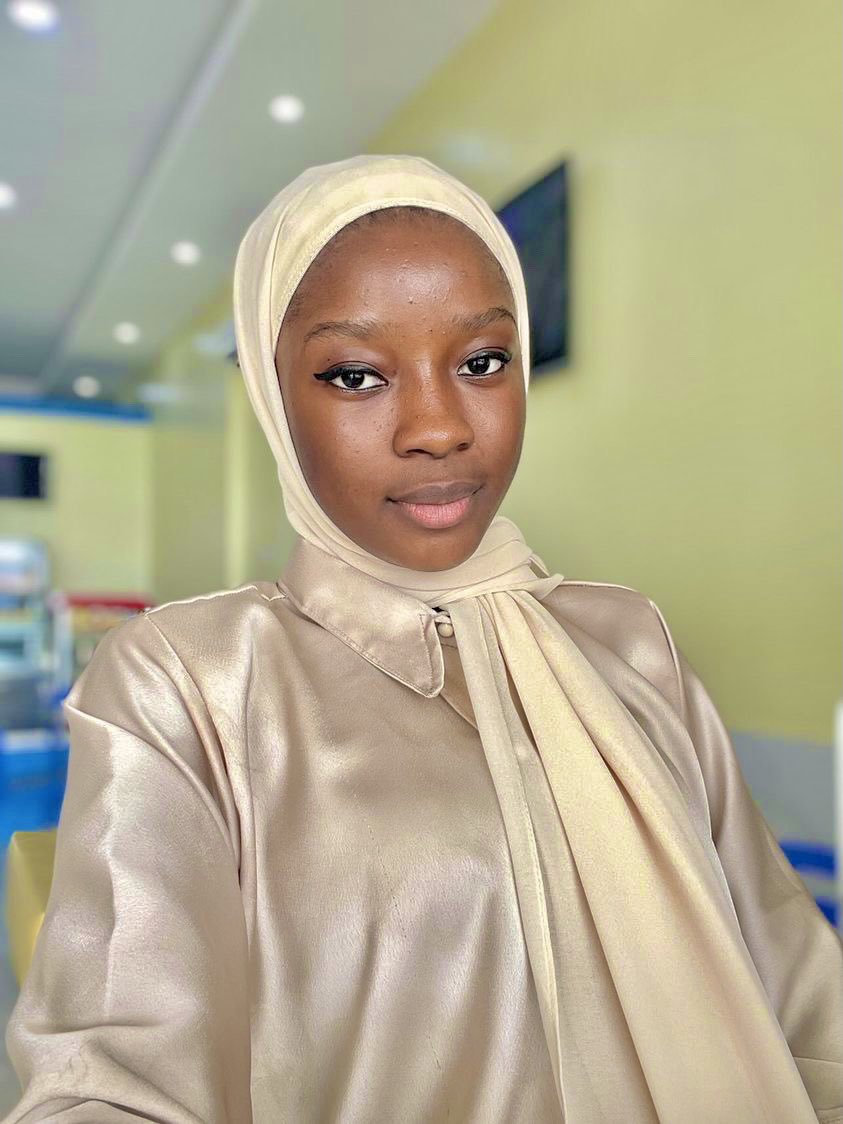Reedesigns_ng's tweet photo. Fine girl no makeup☺️💛... 
Happy new week!😁 https://t.co/RRKZdfpCfZ