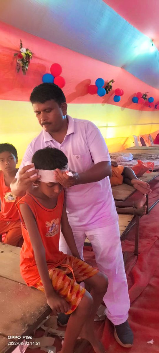 CCLRanchi's tweet photo. #TeamCCL is organising a 15 days mega health camp at Deoghar. A team of doctors and paramedical staff from CCL are providing 24 hours free medical care including medicines to over 2000 persons everyday.

#AzadikaamritMahotsov https://t.co/9H0xK57zNN