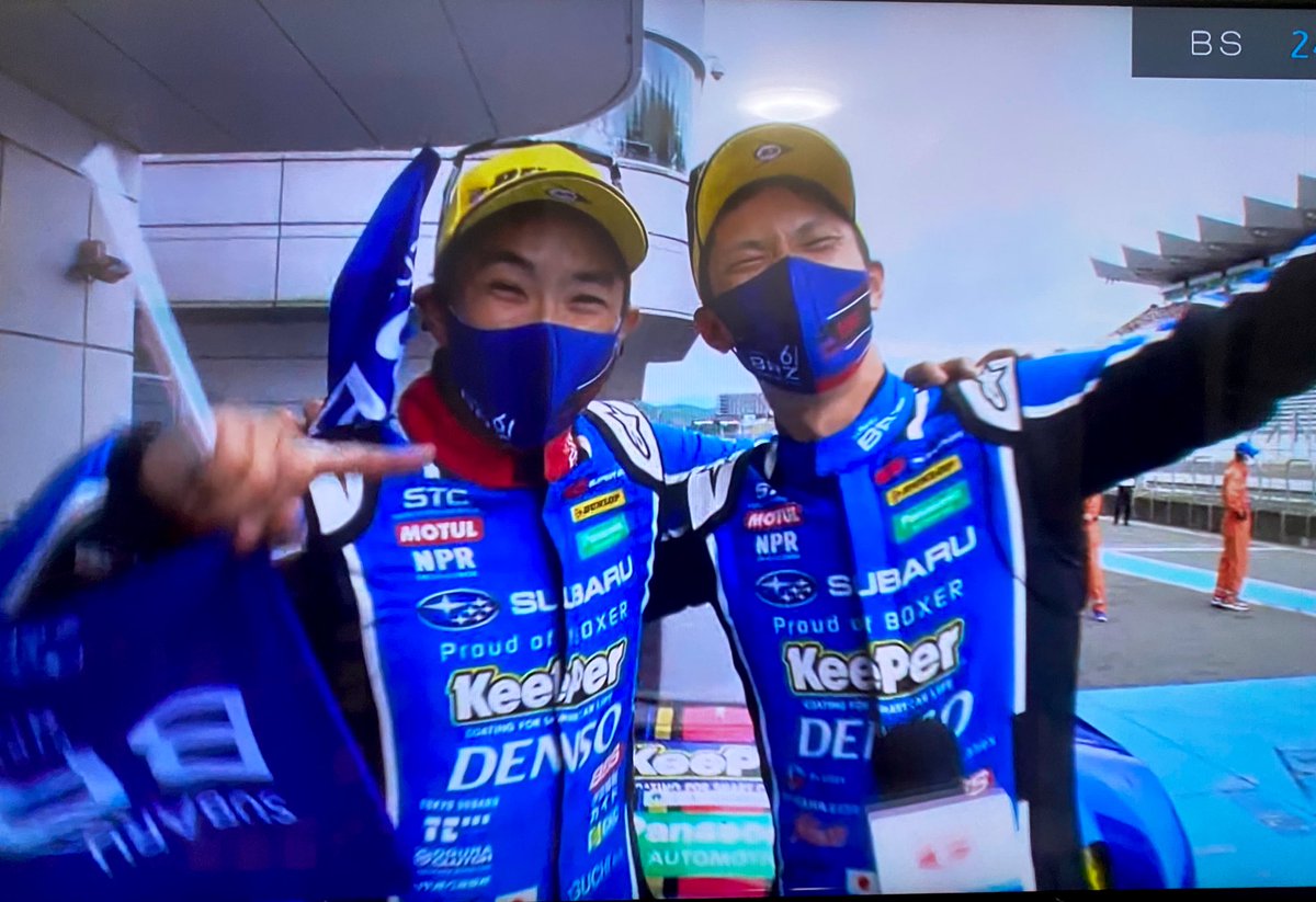 achaaan516's tweet photo. 嬉しいーー！😭👏🏻パパ、100戦記念のレースで今季初優勝🏆✨
とっても心臓に悪くて生きた心地がしませんでしたが、、絶対勝つ！！って強い気持ちが凄く��わってきて家族ですが、沢山の感動と勇気をもらいました😭自慢のパパです👏🏻
感動をありがとうー！！そしておめでとう✨ https://t.co/H4qejkrg9i