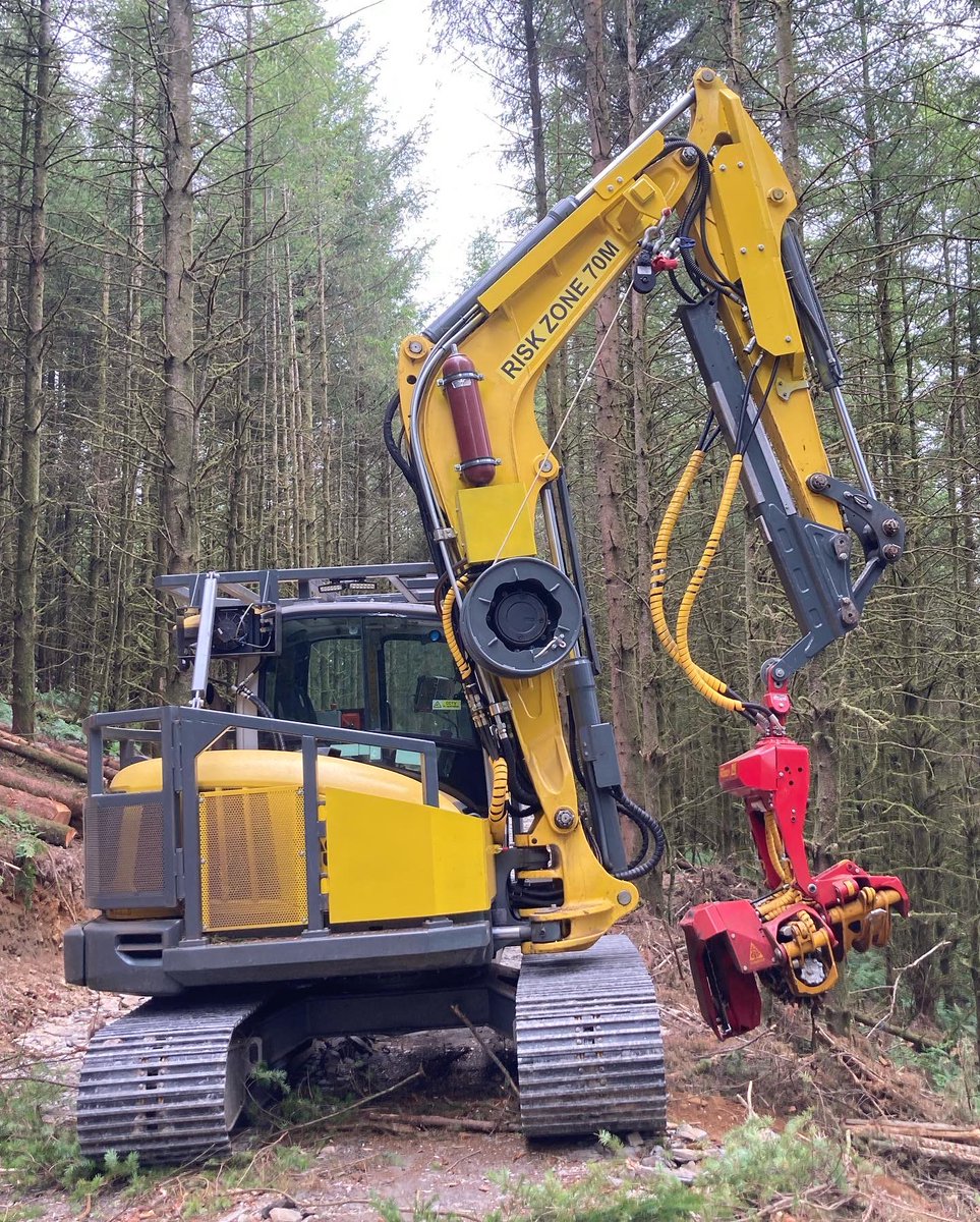 Arbor_Culture's tweet photo. Our new thinning harvester built by #forestmachineservices is now working in #westwales. The #wackerneusonet90 base machine is fitted with a #konrad #woody40 harvesting head. #continuouscoverforestry #arboriculture https://t.co/qEfsaL8oCM