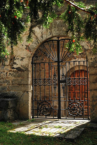 samsaracorp's tweet photo. Gated Entry, Asturias, Spain #GatedEntry #Asturias #Spain https://t.co/3k2wBmYDel https://t.co/fwaaFc1H0W