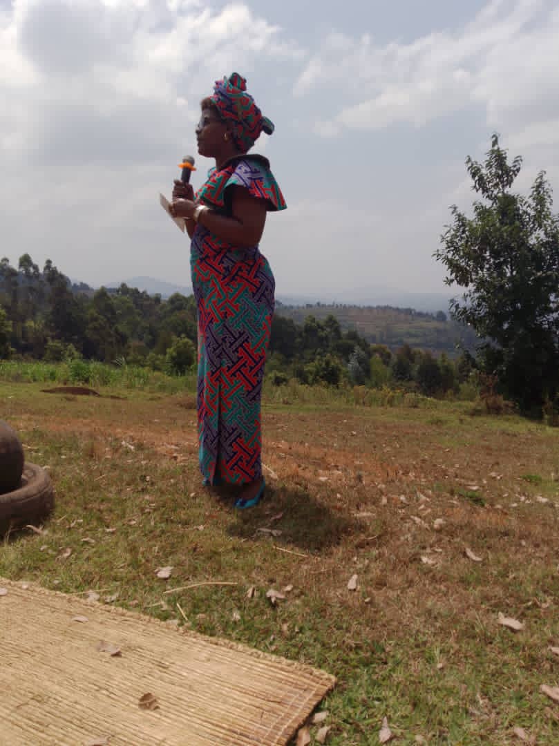 #Burundi Muri komine <a href="/Mmangacommune/">Commune MugongoManga</a> hahimbajwe umusi mukuru wahariwe amakomine, ukaba wahimbarijwe muri zone Jenda kuri uyu wa 6 Myandagaro 2022. Umukuru w'inama ya komine <a href="/ButoyiEvelyne/">Hon Evelyne Butoyi🇧🇮</a>  akaba yasavye imvukira kwitaho iterambere rya Komine.