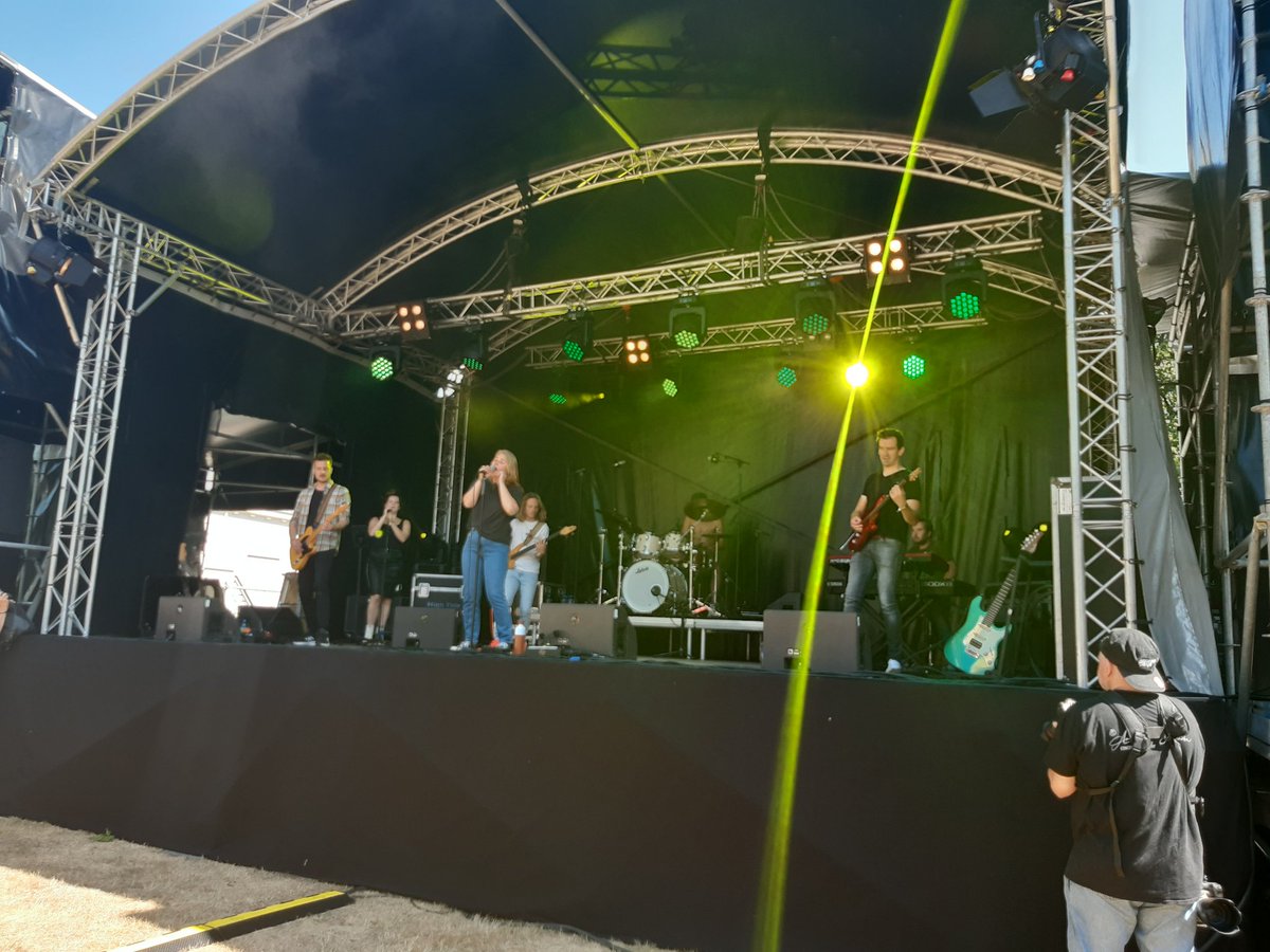 Nu Woman op het hoofdpodium

#GroteBeekPop #Gratisfestival #eindhovendegekste #landgoeddegrotebeek #7augustus2022 #jubileum10x #Stiekemdansen