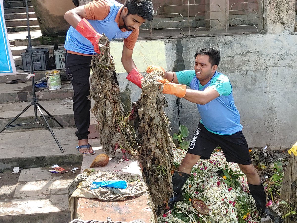 Pahchanfoundat1's tweet photo. #InsanTeriGangaMaily
#week80
Clean up drive.
Volunteers of the organization collected almost 90 Kg of garbage today....https://t.co/0N0neXYeV2
#hellopahchanfoundation - 7044449199
#Pahchanfoundation #SaveGanga #SDGs #Goal13 #ClimateAction #Goal14 #Kolkata #WestBengal #india https://t.co/EOU3QWhjX8