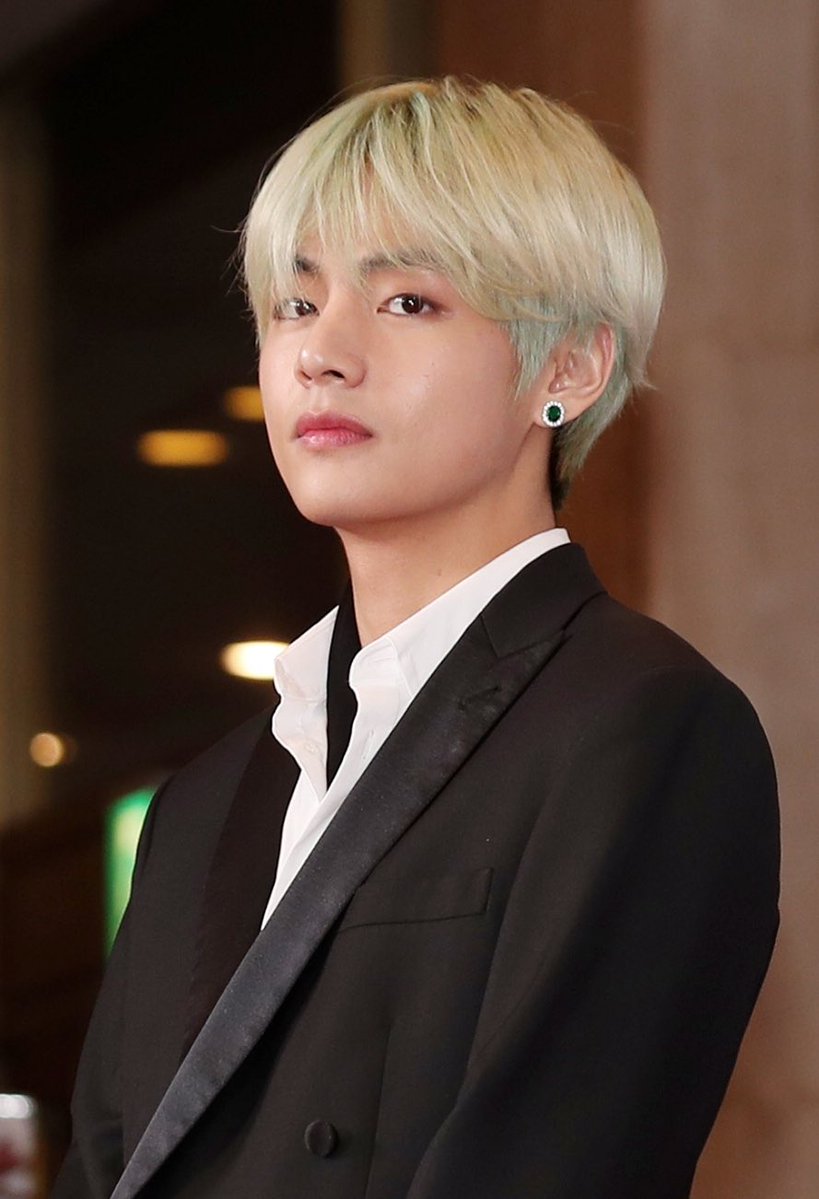 aintyourdadd's tweet photo. ️️
"Baik, dengan ini, tugas saya sebagai priest hari ini telah selesai. Saya ucapkan selamat kepada kedua mempelai dan selamat menempuh hidup baru. Acara selanjutnya saya kembalikan ke MC @bluedaises. Saya Kim Jaehyung pamit undur diri, selamat sore semuanya."
️️ https://t.co/pztzuomaKF