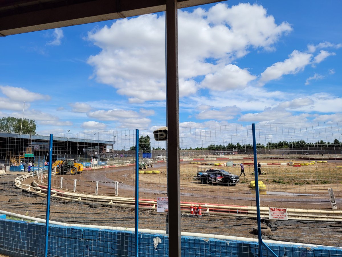Russ704's tweet photo. Back again for day 2 at Mildenhall.
#StockCarRacing #SaloonStockCars #BriscaF1 #BruscaF2 #Ministox https://t.co/5gC2A7C2Yt