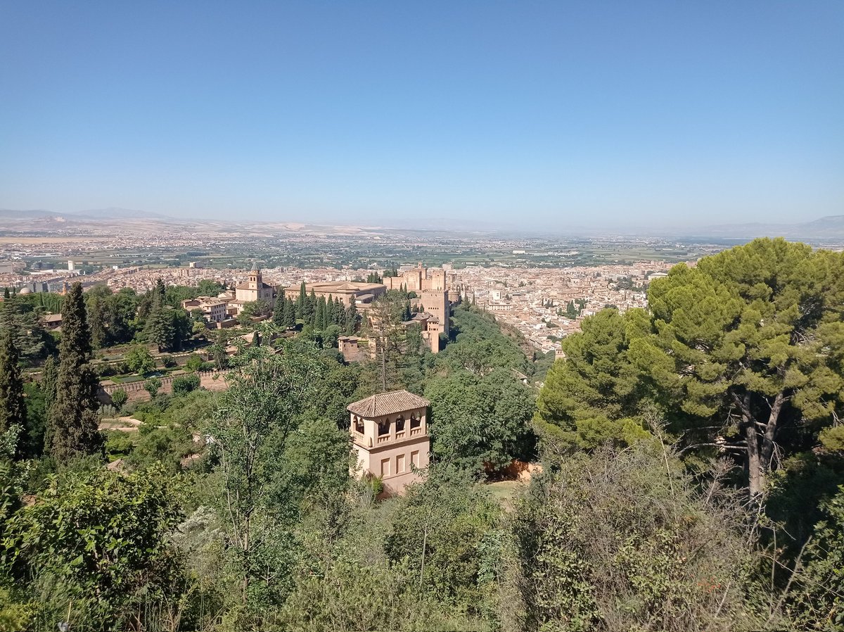 diegojesusmg's tweet photo. La Alhambra y la ciudad desde el castillo de Santa Elena. https://t.co/zXKexdrHrW