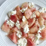 オシャレで美味しい!意外な組み合わせで話題の桃モッツァレラ