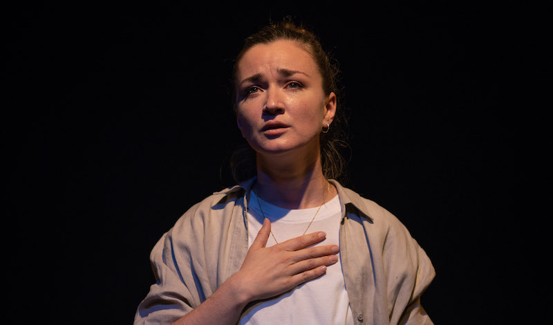 AllEdinTheatre's tweet image. EdFringe review #6 THIS IS PARADISE from @traversetheatre 🌟🌟🌟🌟☆ Heartbreakingly honest says @_suzanne_obrien 
alledinburghtheatre.com/this-is-paradi…
An emotionally taxing piece. At times a difficult watch but done with a delicacy and simplicity which allow the powerful words to shine.